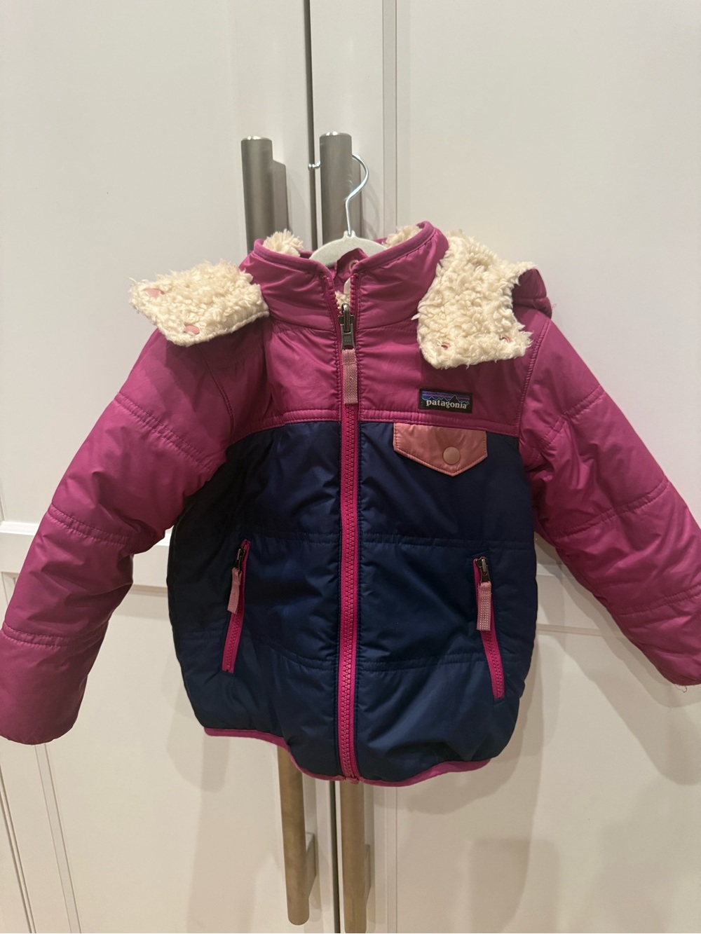 Patagonia 3T Toddler Girls Reversible Pink & Navy Insulated Hooded Jacket